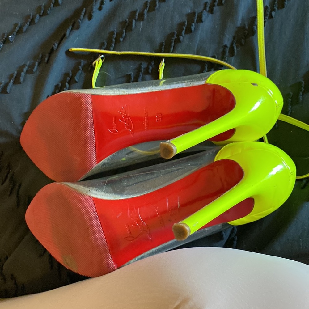 Neon yellow pvc 100% authentic Christian Louboutin heels - Picture 3 of 4